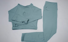 Load image into Gallery viewer, GXQIL 2020 Fitness Suit Women Sportswear Dry Fit Gym Clothing Jogging Suit Femme Sports Woman Set Long Sleeve Tops Kit Purple L